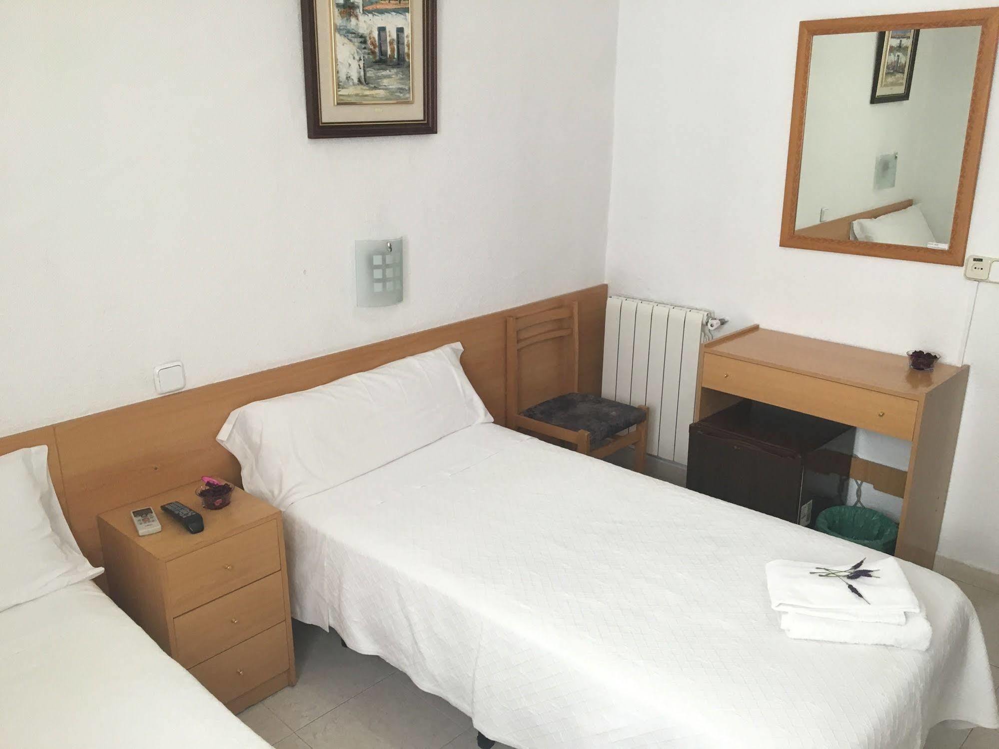 Hostal R. Lido Madrid Exterior photo