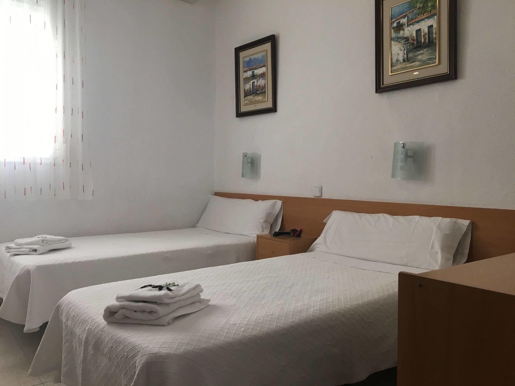 Hostal R. Lido Madrid Exterior photo