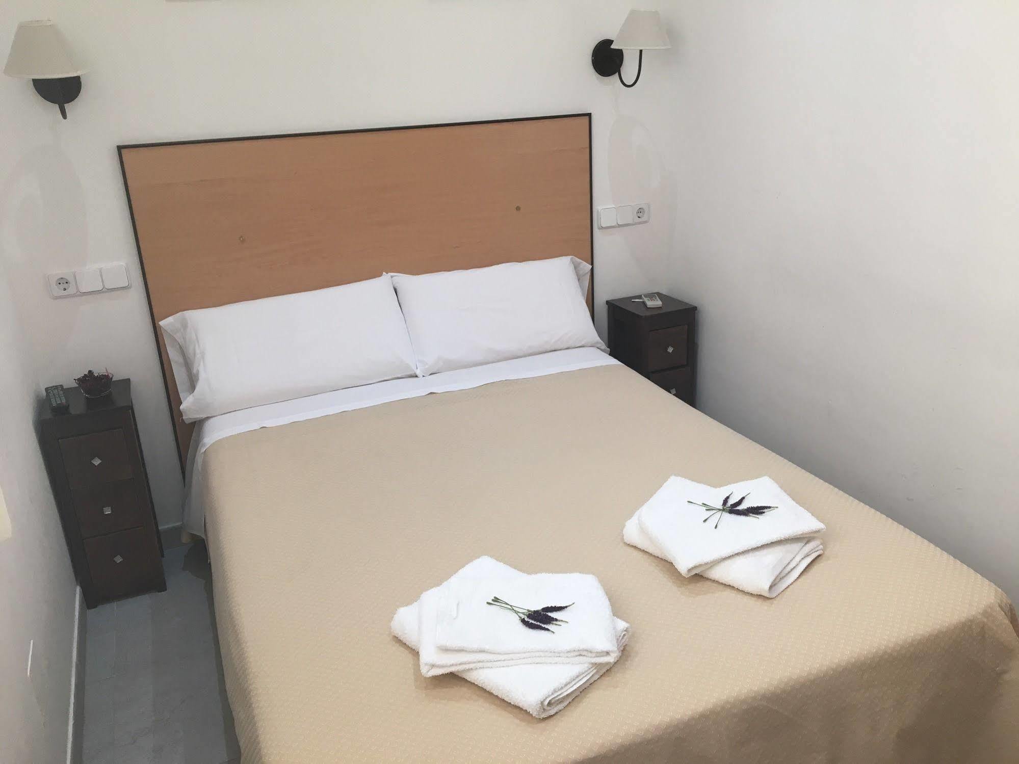 Hostal R. Lido Madrid Exterior photo