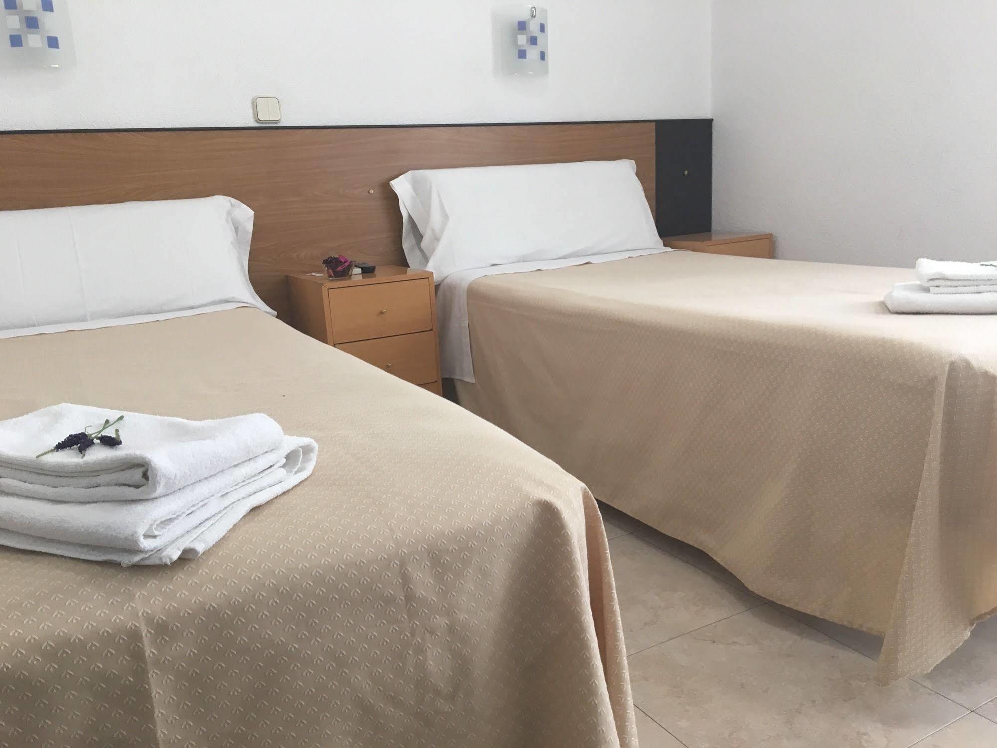 Hostal R. Lido Madrid Exterior photo