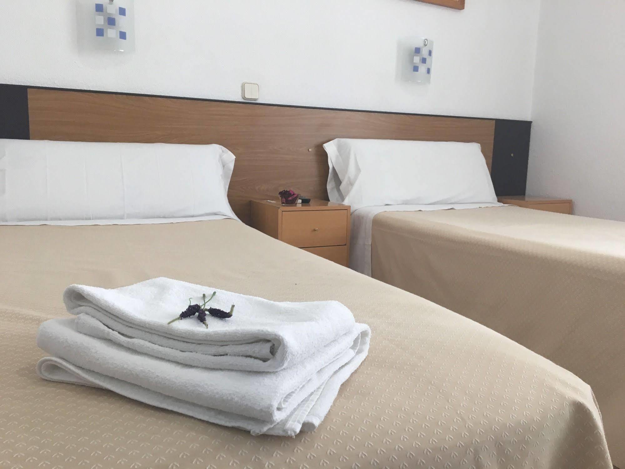 Hostal R. Lido Madrid Exterior photo