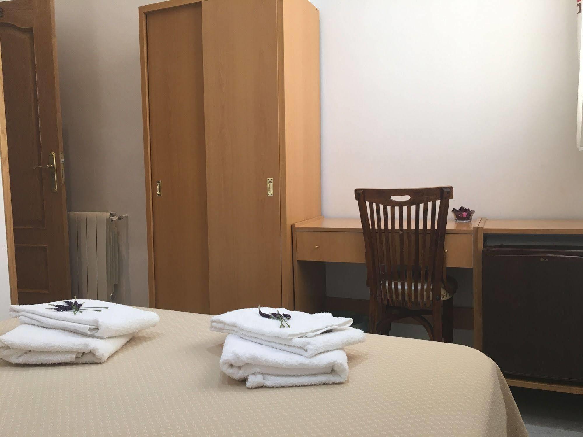 Hostal R. Lido Madrid Exterior photo