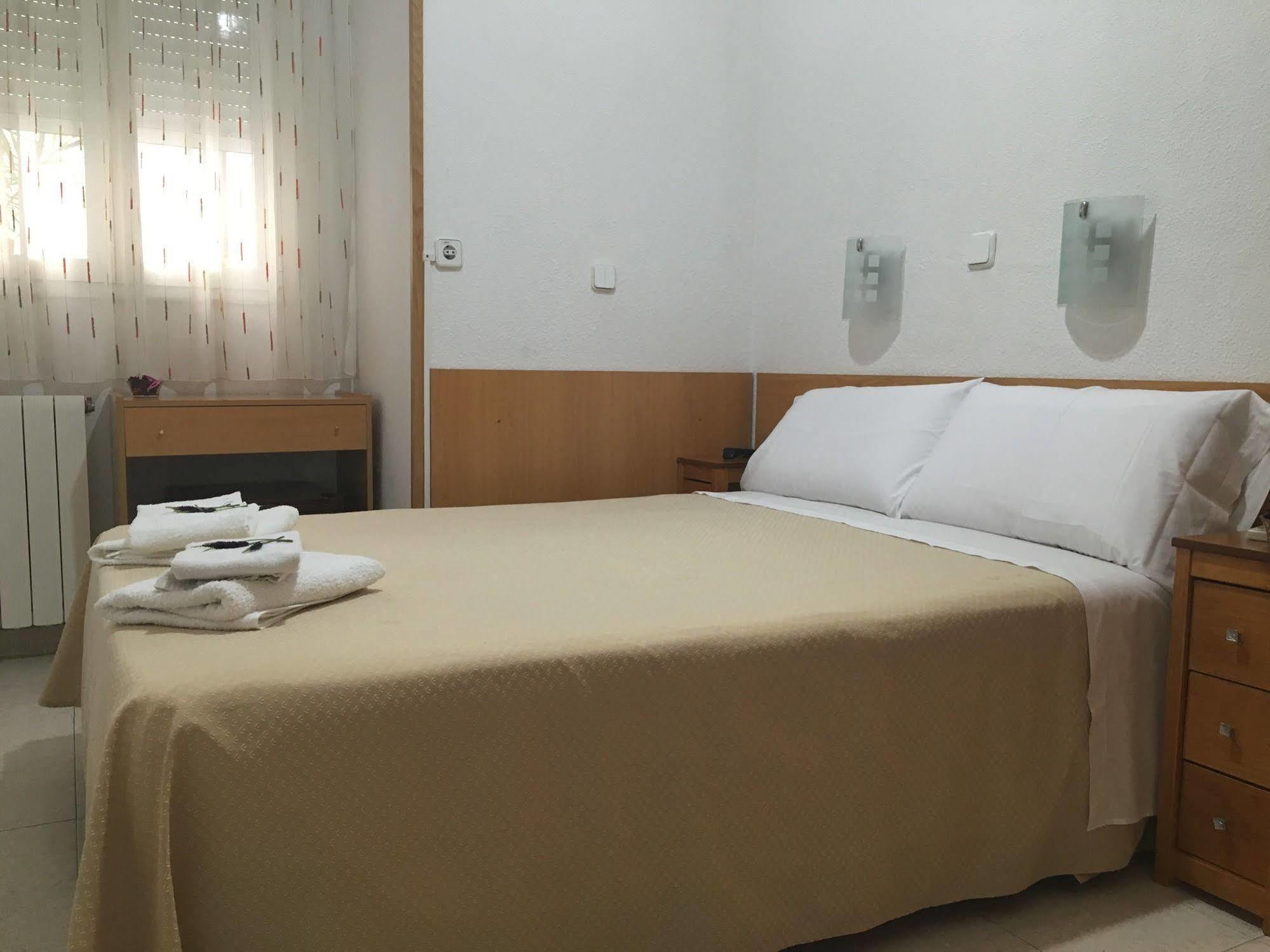 Hostal R. Lido Madrid Exterior photo