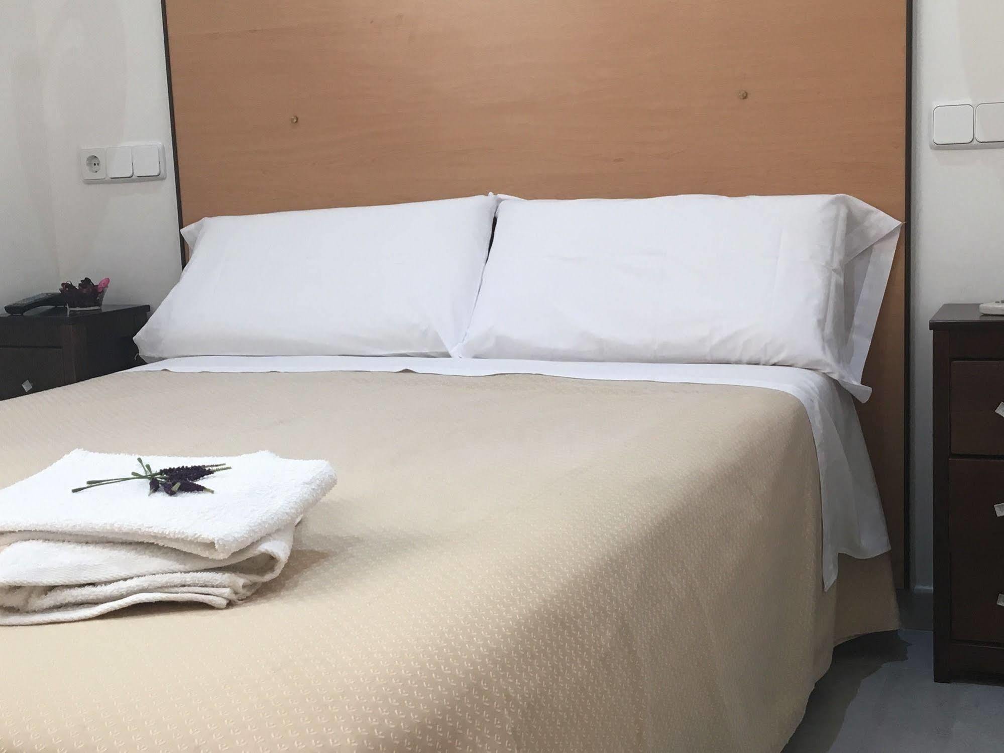 Hostal R. Lido Madrid Exterior photo